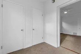 8406 S Oglesby Ave, Chicago, IL 60617 - Photo 29