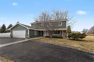 3002 N Maple Tree Ln, Wadsworth, IL 60083 - Photo 1