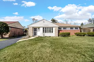 942 W Villa Dr, Des Plaines, IL 60016 - Photo 1