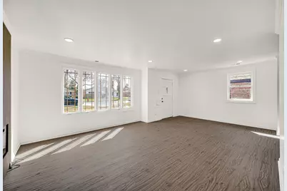 942 W Villa Drive, Des Plaines, IL 60016 - Photo 3