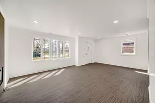 942 W Villa Dr, Des Plaines, IL 60016 - Photo 3