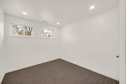 942 W Villa Drive, Des Plaines, IL 60016 - Photo 11