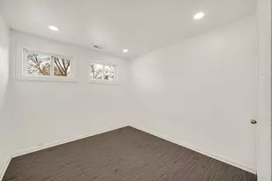 942 W Villa Dr, Des Plaines, IL 60016 - Photo 11