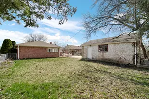 942 W Villa Dr, Des Plaines, IL 60016 - Photo 19