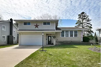 1303 E Ironwood Drive, Mount Prospect, IL 60056 - Photo 1