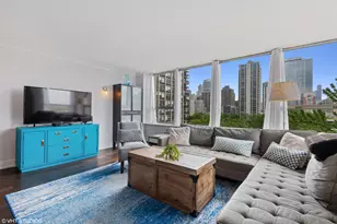 1360 N Sandburg Terrace, Chicago, IL 60610 - Photo 3