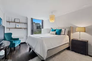 1360 N Sandburg Terrace, Chicago, IL 60610 - Photo 9