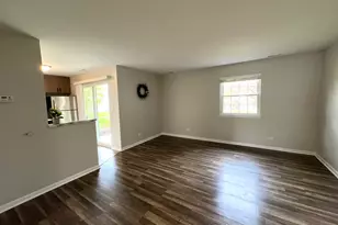 546 E Shag Bark Ln, Streamwood, IL 60107 - Photo 5