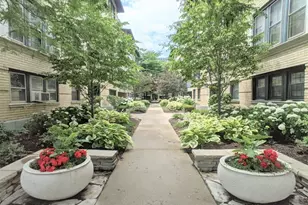 4312 N Clarendon Ave, Chicago, IL 60613 - Photo 1