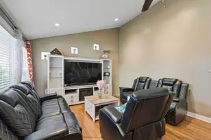 9829 S 51st Ave, Oak Lawn, IL 60453 - Photo 3