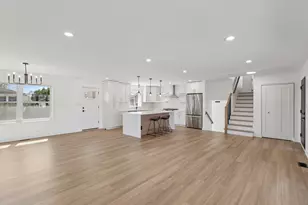 8135 W Rascher Ave, Chicago, IL 60656 - Photo 9