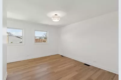 8135 W Rascher Avenue, Chicago, IL 60656 - Photo 15