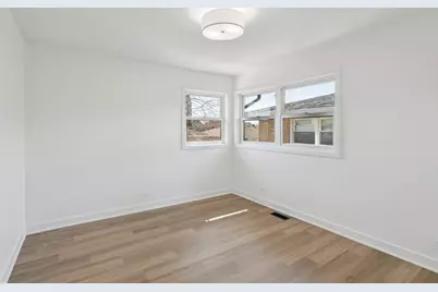 8135 W Rascher Avenue, Chicago, IL 60656 - Photo 19