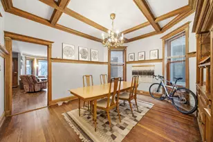 1033 W Dakin St, Chicago, IL 60613 - Photo 9