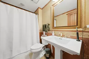 1033 W Dakin St, Chicago, IL 60613 - Photo 11