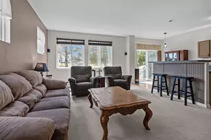 362 N Keswick Cir, Round Lake, IL 60073 - Photo 7