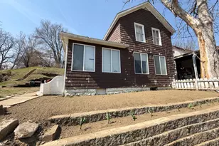 143 Diagonal St, Savanna, IL 61074 - Photo 1
