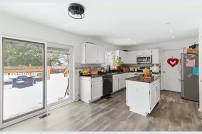 2001 Madison Avenue, Gurnee, IL 60031 - Photo 5