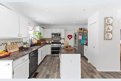 2001 Madison Avenue, Gurnee, IL 60031 - Photo 7