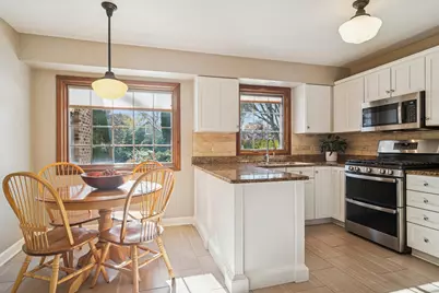 9 E Lillian Avenue, Arlington Heights, IL 60004 - Photo 9
