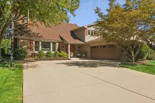 1102 E Waverly Dr, Arlington Heights, IL 60004 - Photo 1
