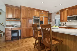 1102 E Waverly Dr, Arlington Heights, IL 60004 - Photo 9