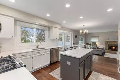 2955 Roslyn Lane E, Buffalo Grove, IL 60089 - Photo 13