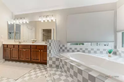 2955 Roslyn Lane E, Buffalo Grove, IL 60089 - Photo 25