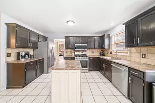 174 Edgewater Ct, Montgomery, IL 60538 - Photo 17