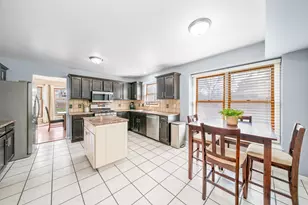 174 Edgewater Ct, Montgomery, IL 60538 - Photo 13