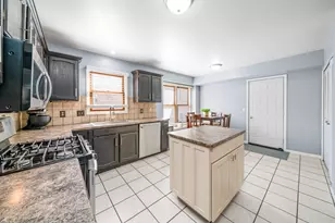 174 Edgewater Ct, Montgomery, IL 60538 - Photo 15