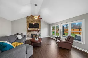 1239 Thackery Ct, Naperville, IL 60564 - Photo 9