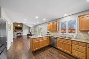 1239 Thackery Ct, Naperville, IL 60564 - Photo 7