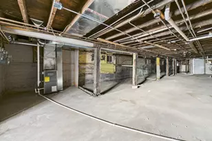 8747 S Escanaba Ave, Chicago, IL 60617 - Photo 29