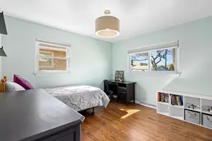 392 E St Charles Rd, Elmhurst, IL 60126 - Photo 15