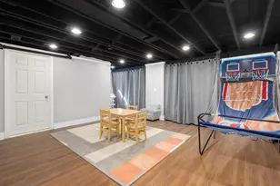 392 E St Charles Rd, Elmhurst, IL 60126 - Photo 17