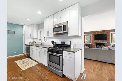 392 E Saint Charles Road, Elmhurst, IL 60126 - Photo 7