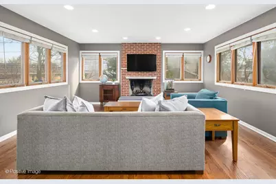 392 E Saint Charles Road, Elmhurst, IL 60126 - Photo 5