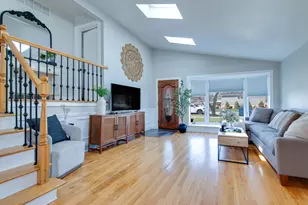 51 W Rozanne Dr, Addison, IL 60101 - Photo 3