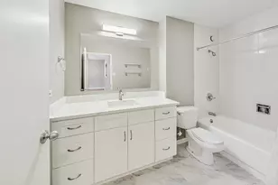 211 E Ohio St, Chicago, IL 60611 - Photo 13