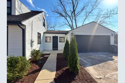 219 E Berkshire Avenue, Lombard, IL 60148 - Photo 3