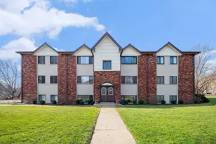 319 Dunning Ave, West Dundee, IL 60118 - Photo 1