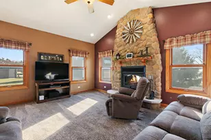 22011 Pringle Dr, Marengo, IL 60152 - Photo 15