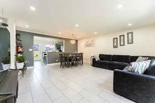 216 W Jeffery Ave, Wheeling, IL 60090 - Photo 3