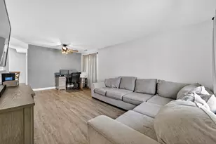 7120 Center Ave, Hanover Park, IL 60133 - Photo 5