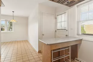 589 Jon Ln, Des Plaines, IL 60016 - Photo 9