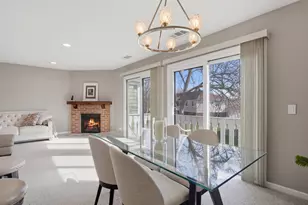 549 Williamsburg Ct, Wheeling, IL 60090 - Photo 5