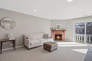 549 Williamsburg Ct, Wheeling, IL 60090 - Photo 3