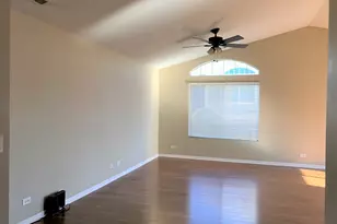 1609 Fredericksburg Ln, Aurora, IL 60503 - Photo 3