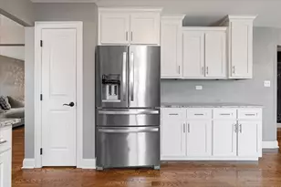 8667 Monaghan Dr, Tinley Park, IL 60487 - Photo 7